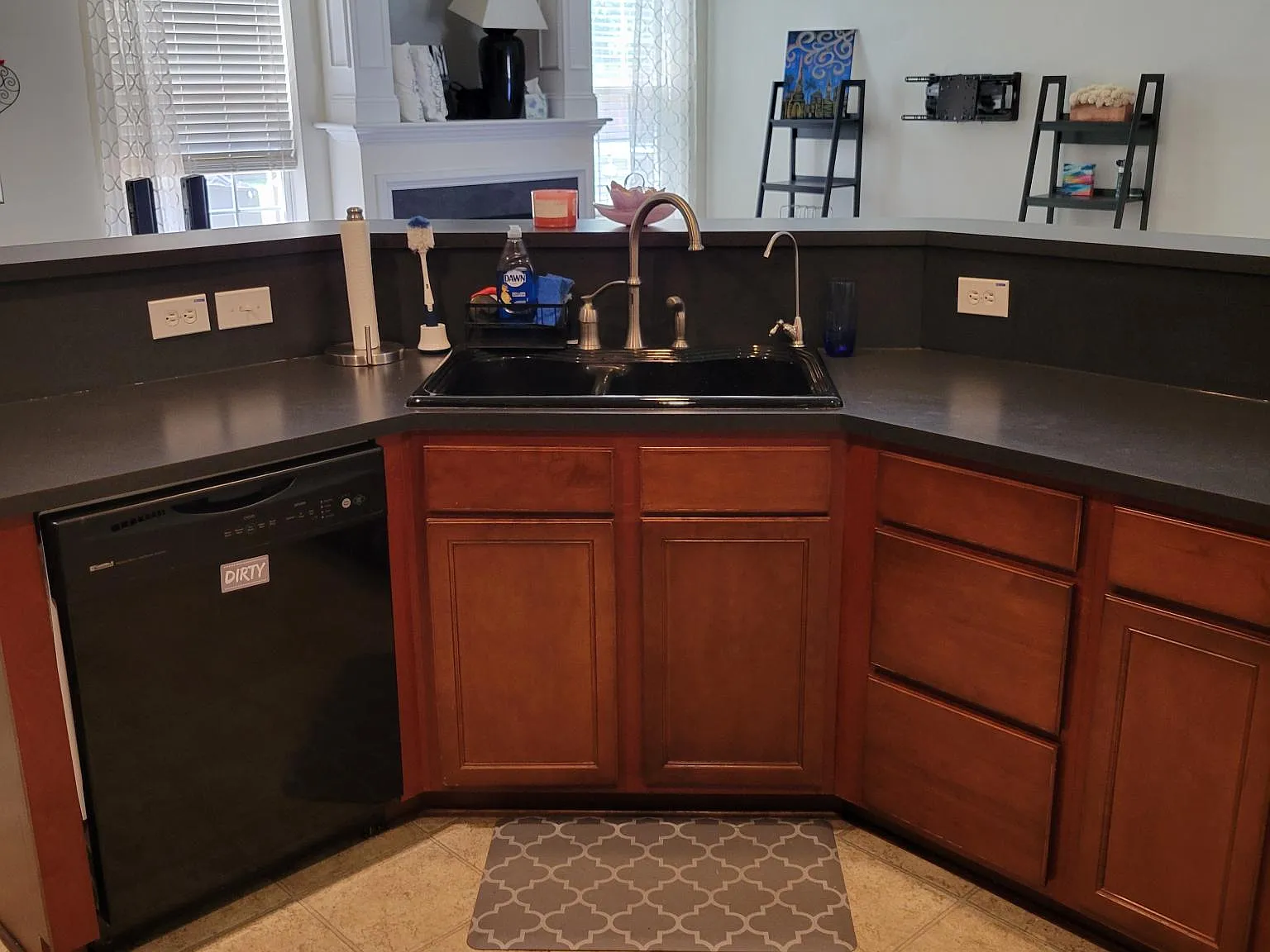 3 bed, 2.5 bath, 2204 sqft, $3,000 — Photo 4