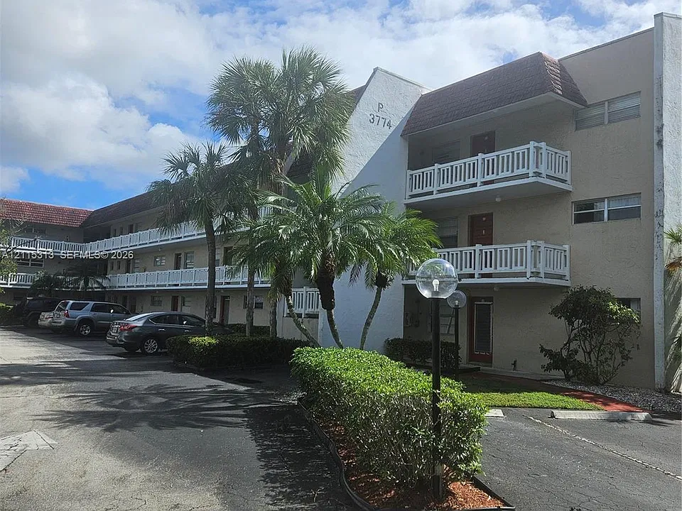 3774 Inverrary Blvd #106P