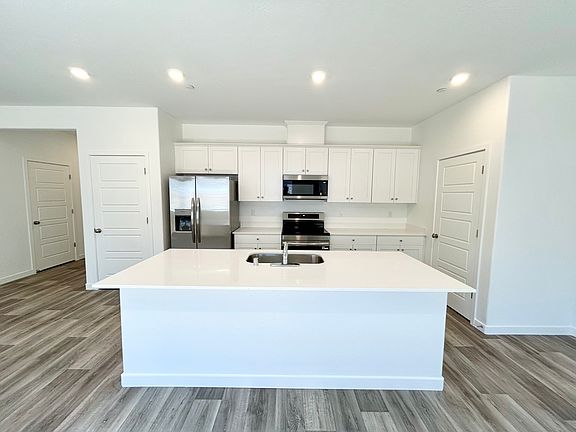 3rd image of 4464 Bellaire Ave