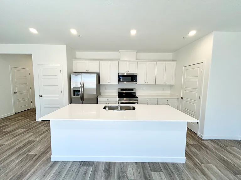 4464 Bellaire Ave — Photo 3