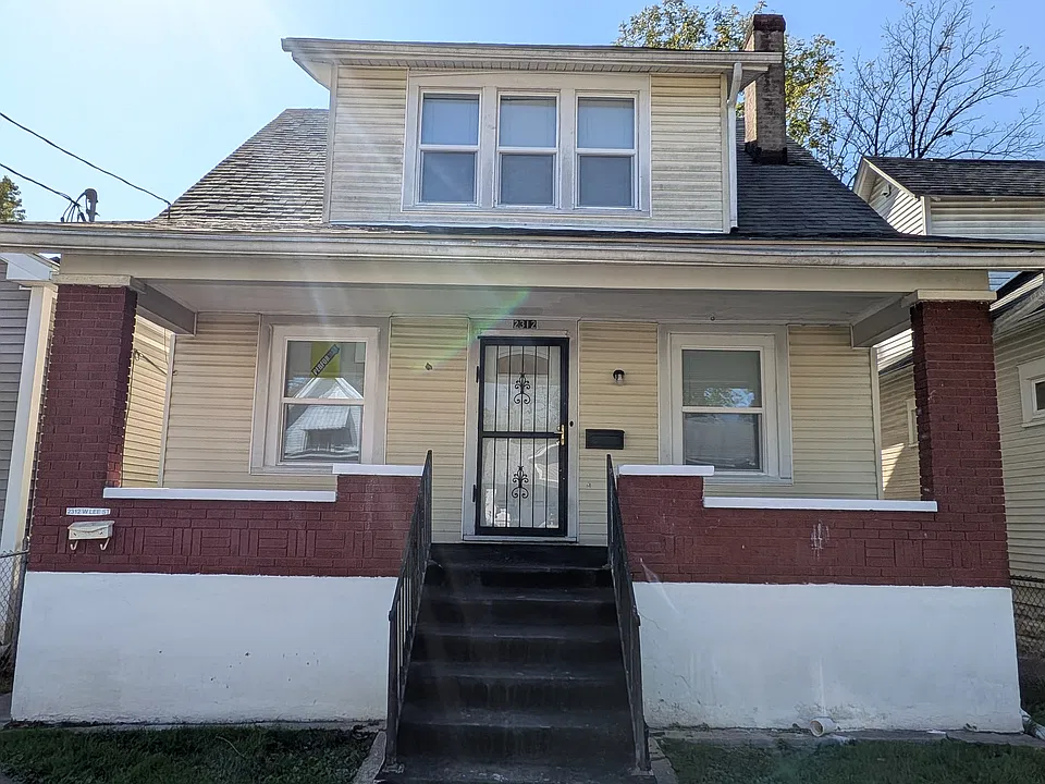 2312 W Lee St