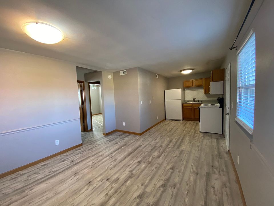 Livingroom to Kitchen