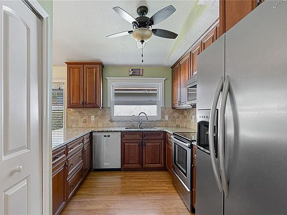 4th image of 464 Rocky Brook Ct