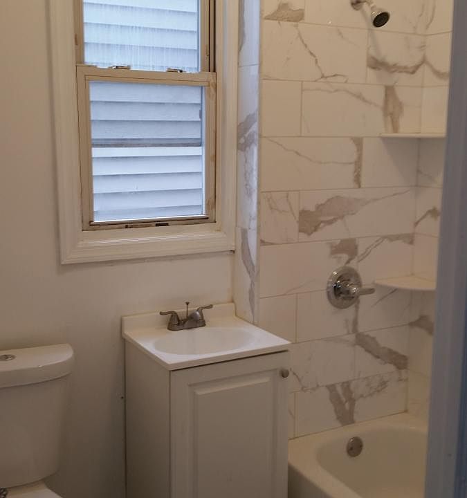 2nd image of 162 Lexington Ave