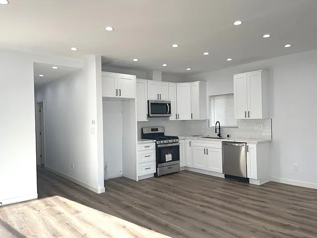2 bed, 1.5 bath, 800 sqft, $2,800 — Photo 3
