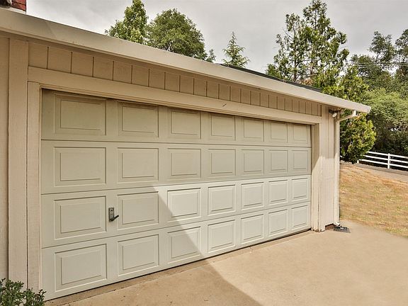4th image of 4909 Creekside Dr