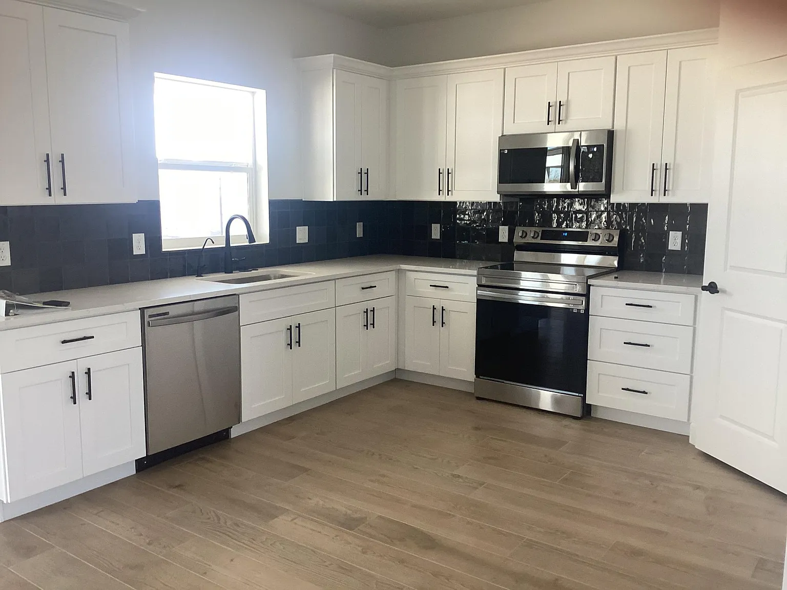 3 bed, 1500 sqft, $2,650 — Photo 3