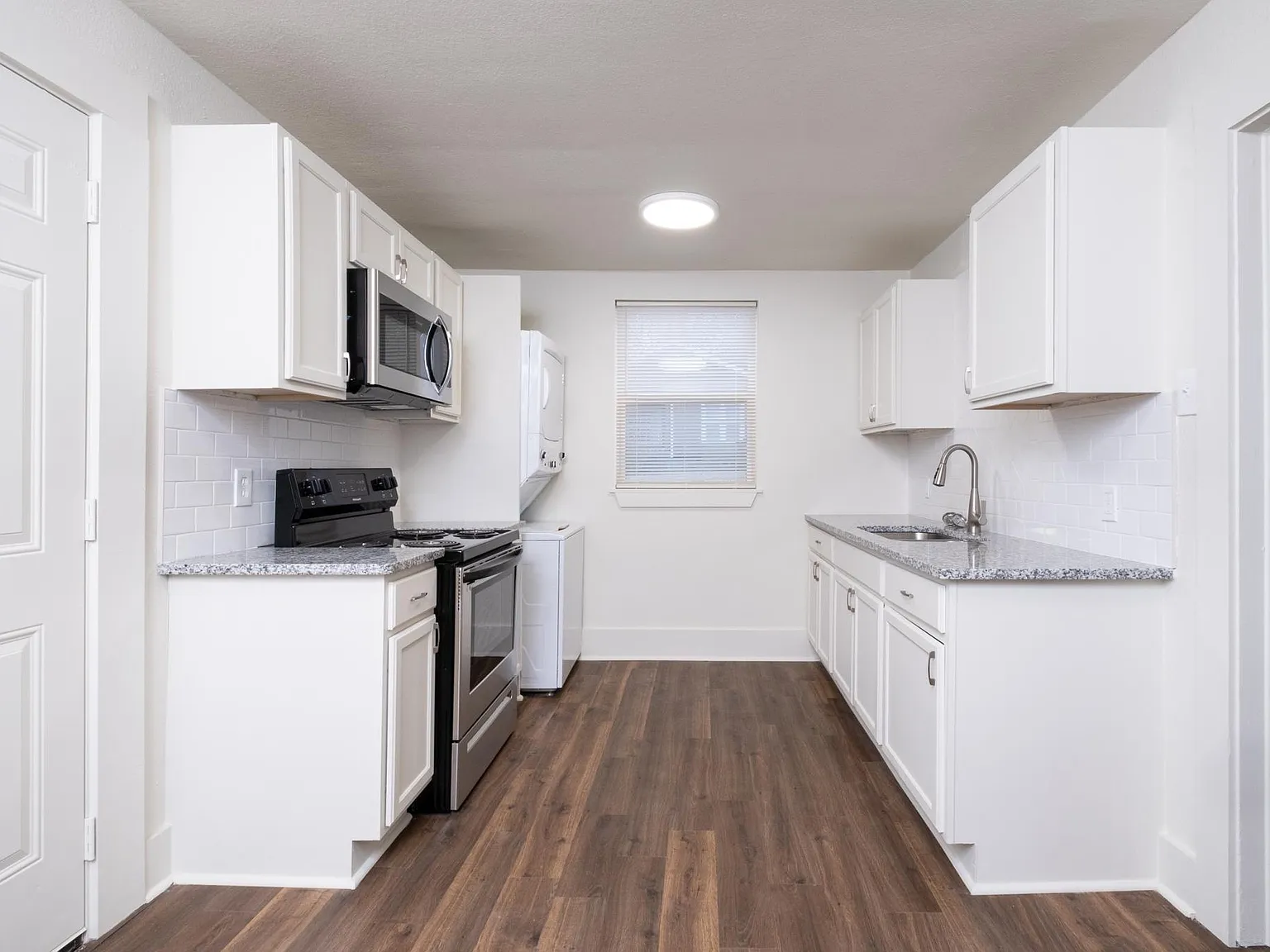 2515 W 6th St — Photo 2