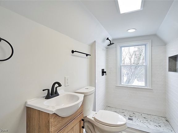 3rd image of 2800 Stark Dr