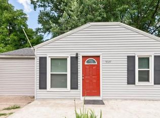 5527 NW Meadowvale Dr, Kansas City, MO 64151