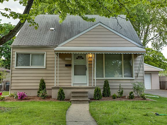 2nd image of 32284 Florence St