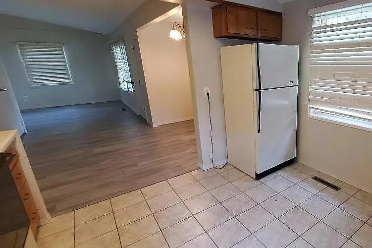1020 S Eastview Dr — Photo 2