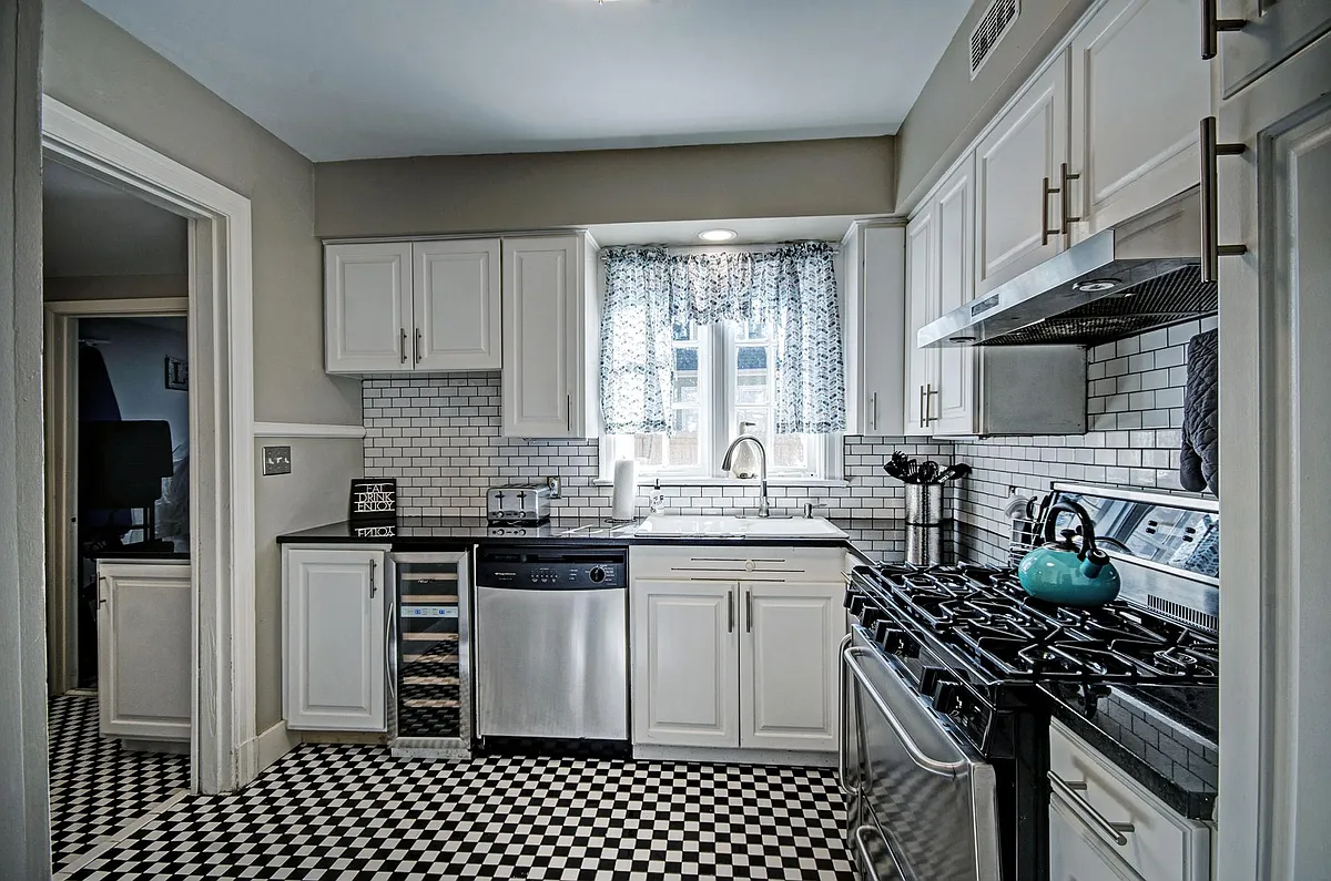 Building Photo - 4096 Redwing Ave