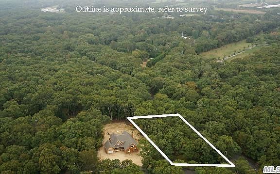 3rd image of 2 Wooded Oak Ln