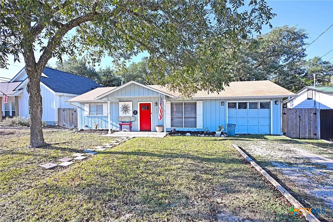 3 bed, 1.0 bath, 1116 sqft, $1,700 — Photo 2