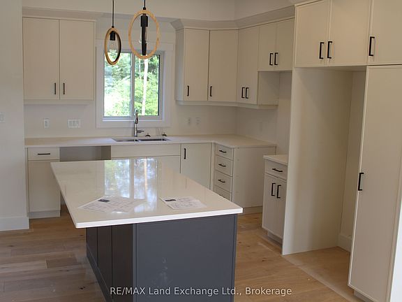 3rd image of 766 Campbell Ave