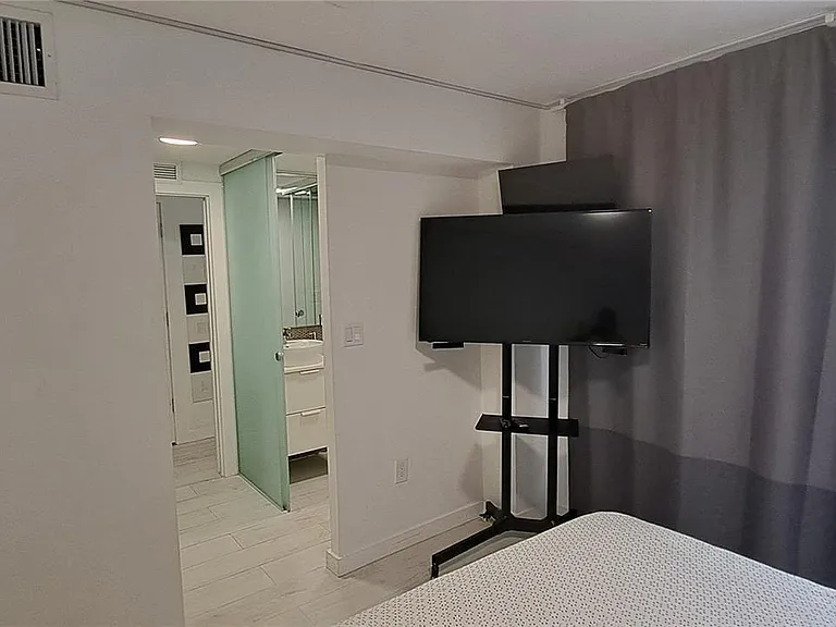 846 Michigan Ave #101 — Photo 22