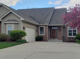 9055 S Cordgrass Cir W, Franklin, WI 53132