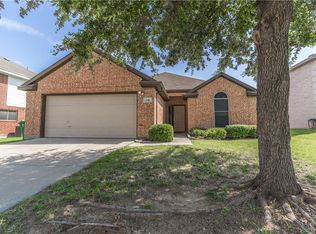320 Benton Dr, Roanoke, TX 76262