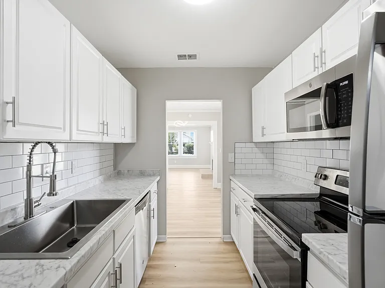 4020 Ernest St — Photo 10