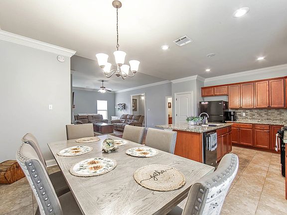 5th image of 167 Ainsley Dr