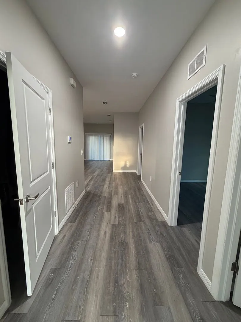 3 bed, 2.0 bath, 1251 sqft, $1,660 — Photo 2