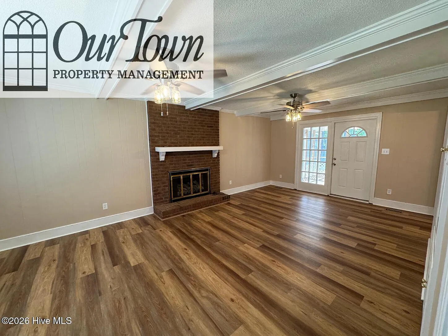 3 bed, 2.0 bath, 1481 sqft, $2,300 — Photo 3