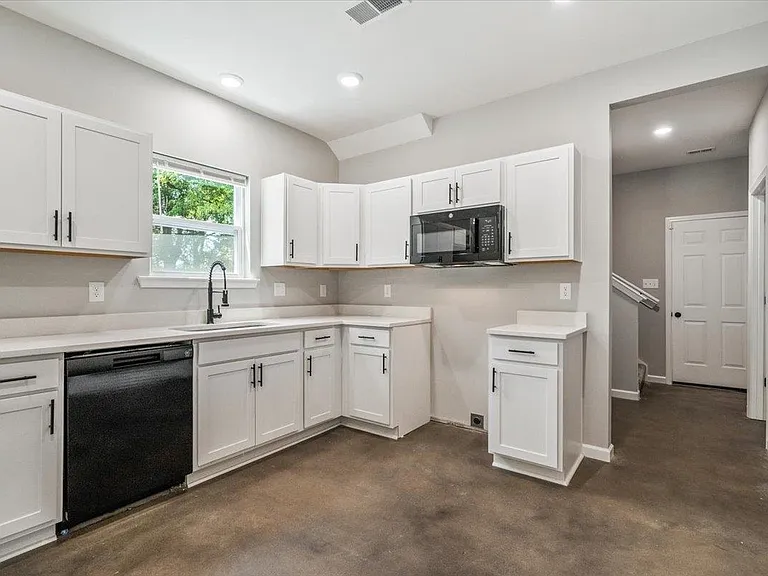 2844 Nathan Ave — Photo 12