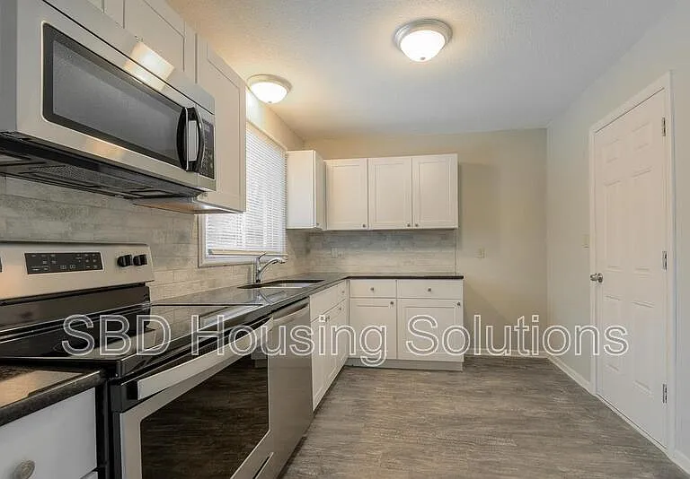 6103 E 120th Ter — Photo 3
