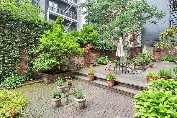 Rented by CORE | media 26