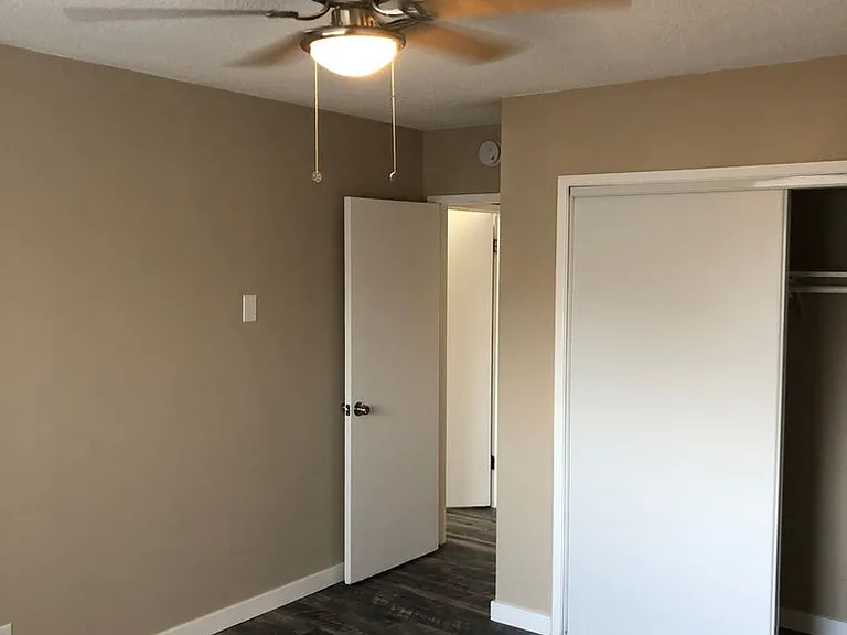 650 Linden Ave — Photo 18