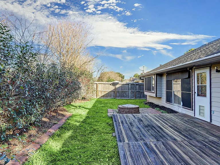 6819 Yardley Dr — Photo 16