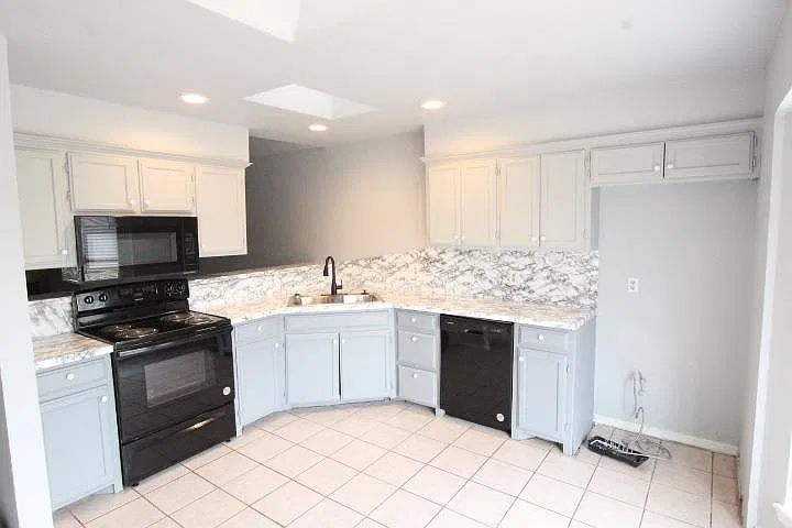 3 bed, 1176 sqft, $1,295 — Photo 3