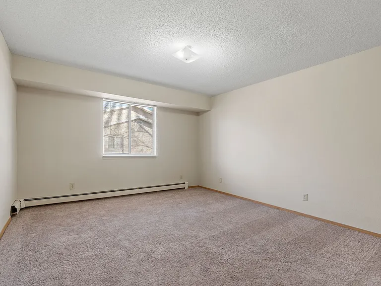 Wyndemere Apartments — Photo 61