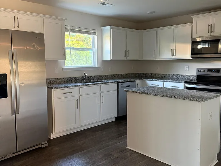2209 Lilium Dr — Photo 3
