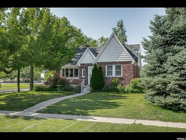 1st image of 82 W Boulevard Gdns