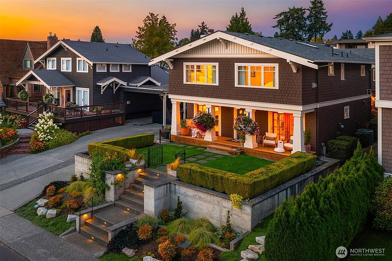 3rd image of 208 Waverly Way