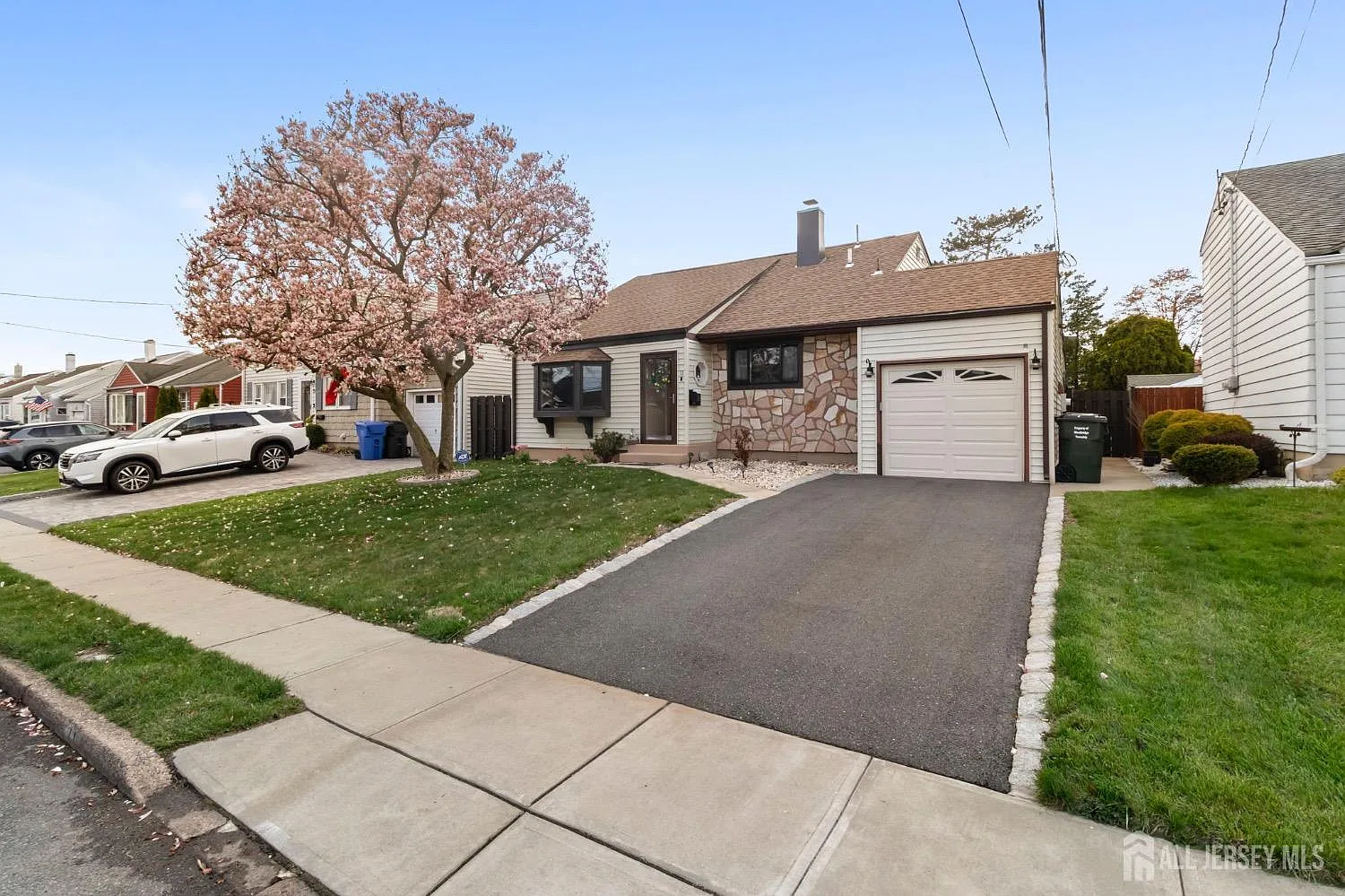 11 McKinley Ave photo 1