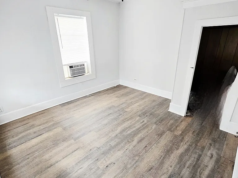 18 N Avenue C — Photo 10