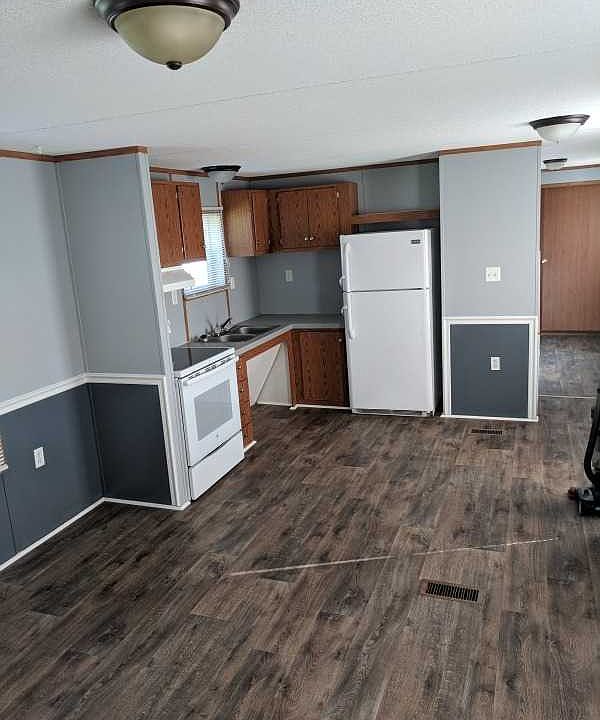 2nd image of 8288 Thoroughbred Dr