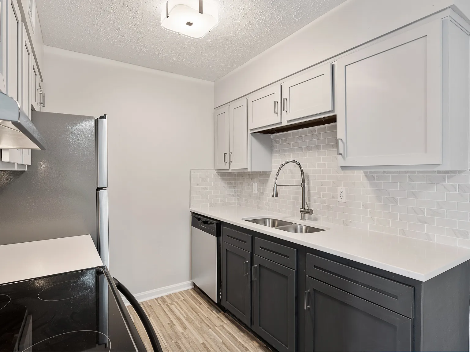 Green Valley Apartments — Photo 2