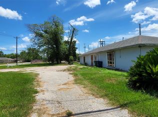 425 N Walker St, Angleton, TX 77515