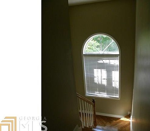 4th image of 621 Ambrose Ln