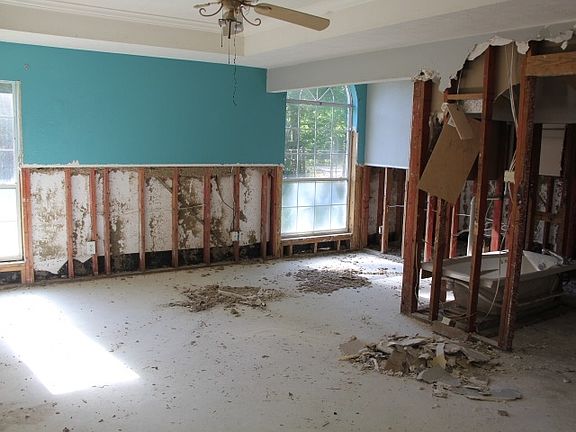 4th image of 1018 Pinecrest Dr