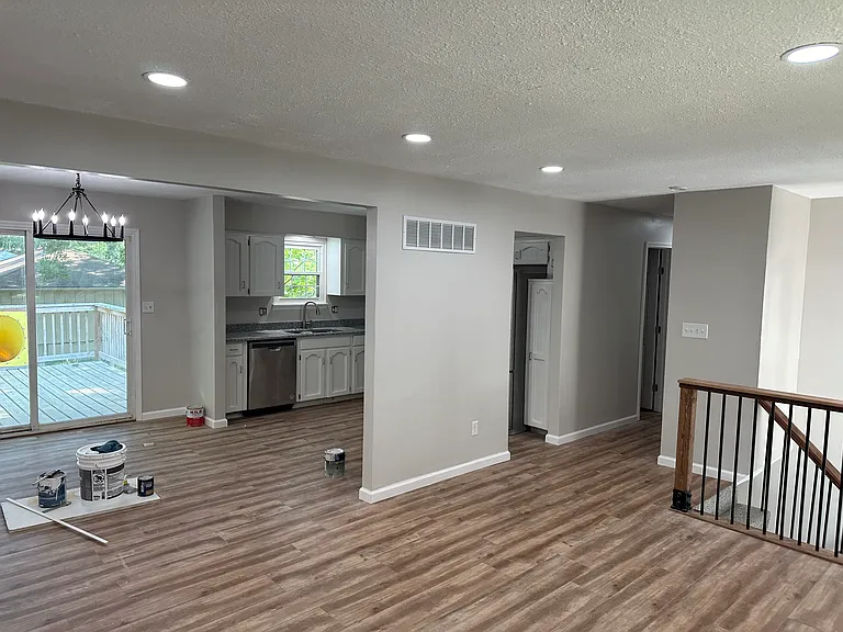 309 SW Shamrock Pl — Photo 5