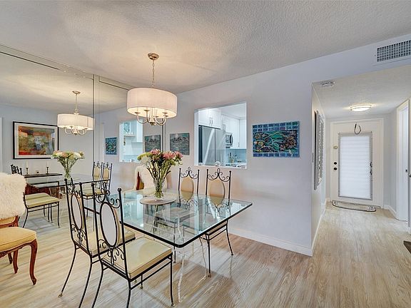 5th image of 9580 Sunrise Lakes Boulevard #103