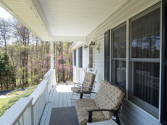 4th image of 74 Belle Crest Ln