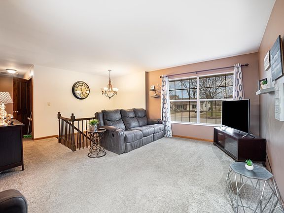 5th image of 3075 Coventry