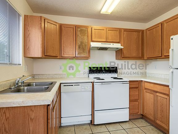 5th image of 325 Geraldine Loop SE APT A