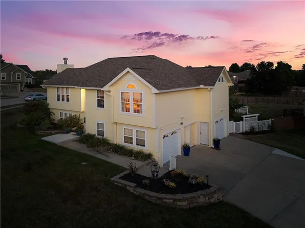 19621 Harbor Dr, Smithville, MO 64089